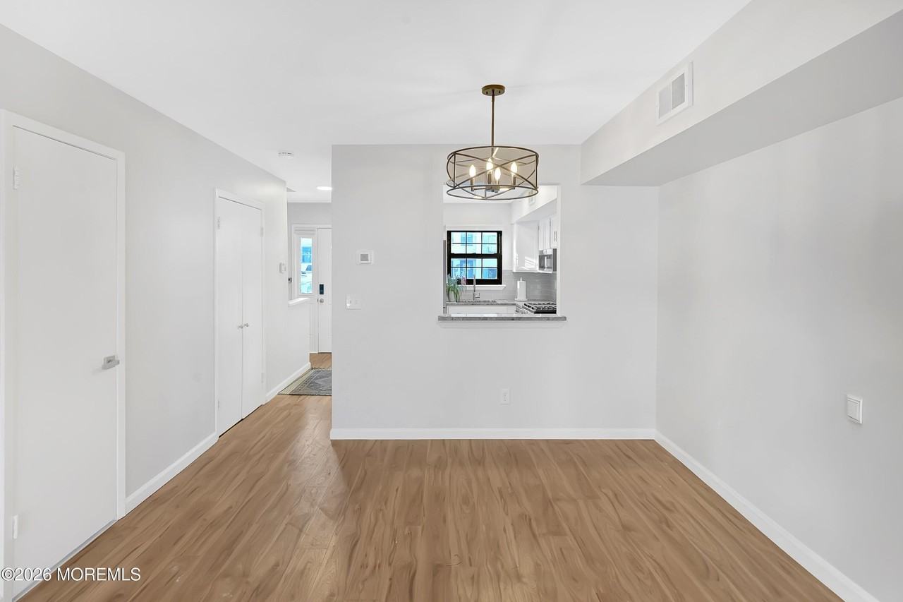 51 Queens Way - Photo 7 of 20