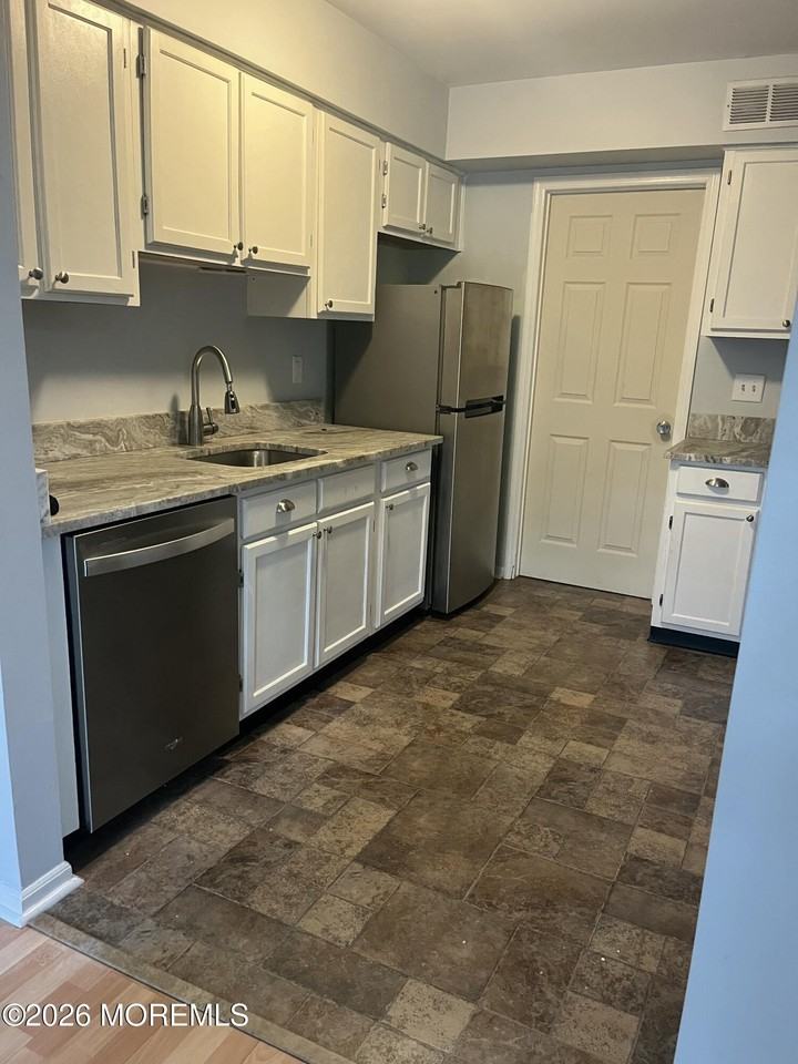 65 Oak Ln - Photo 2 of 9