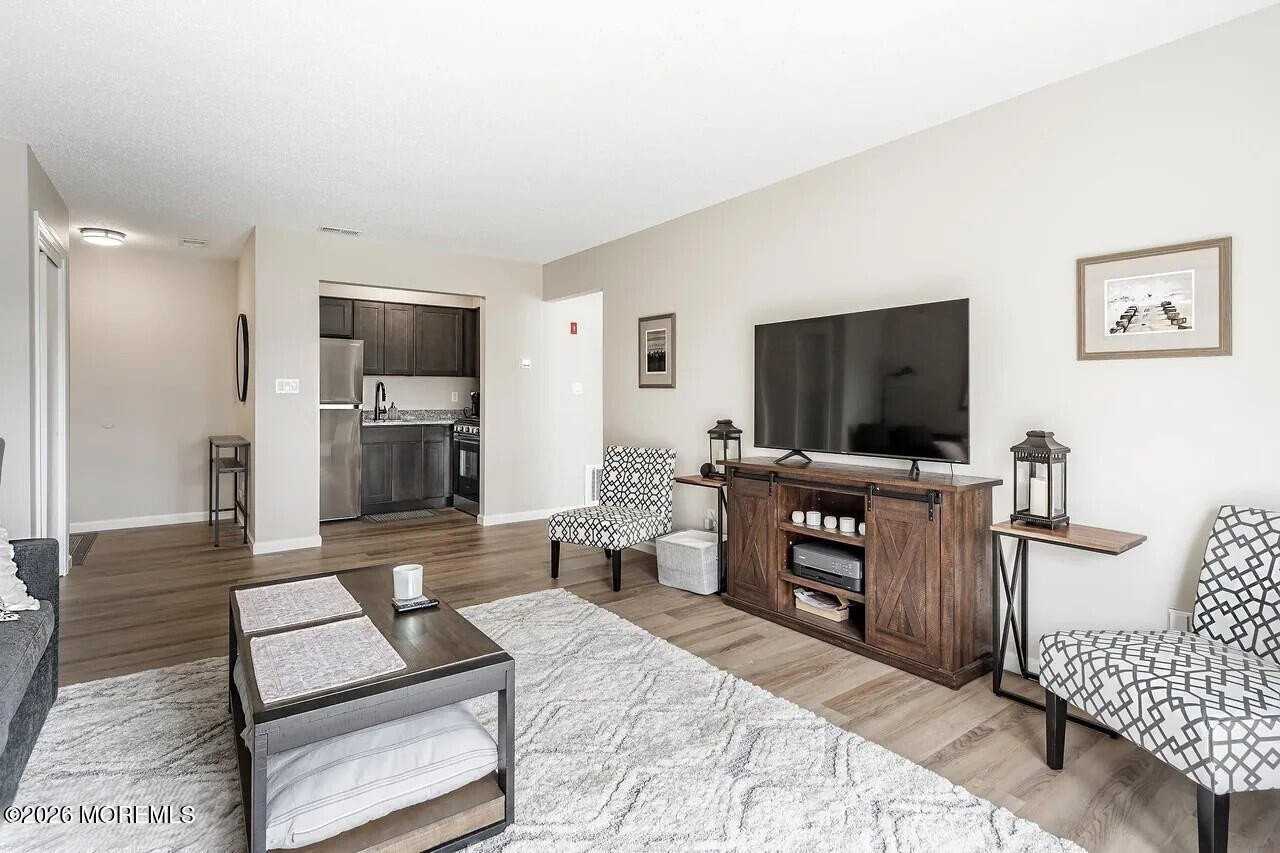 84 Diane Dr - Photo 3 of 14