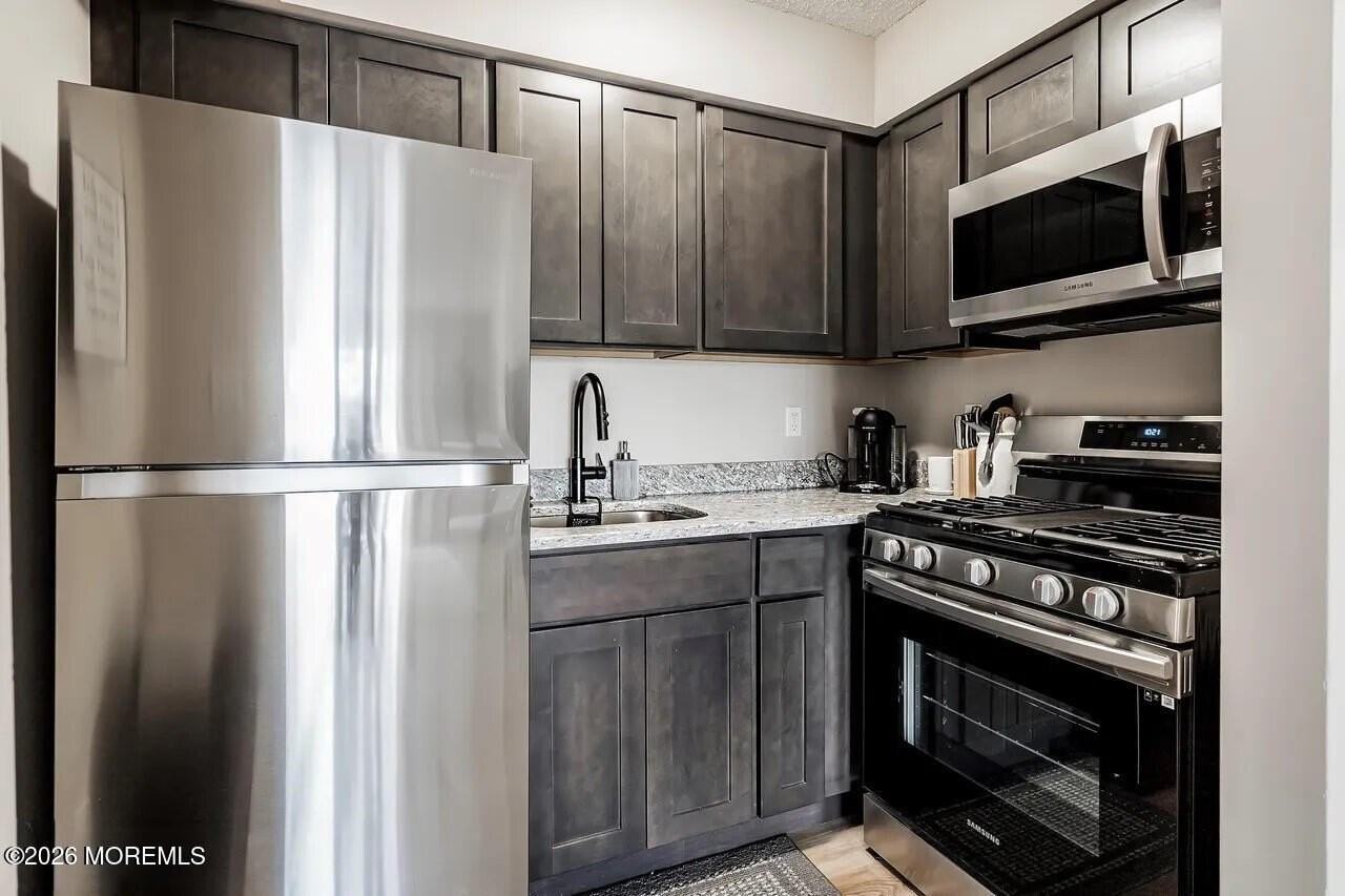 84 Diane Dr - Photo 4 of 14