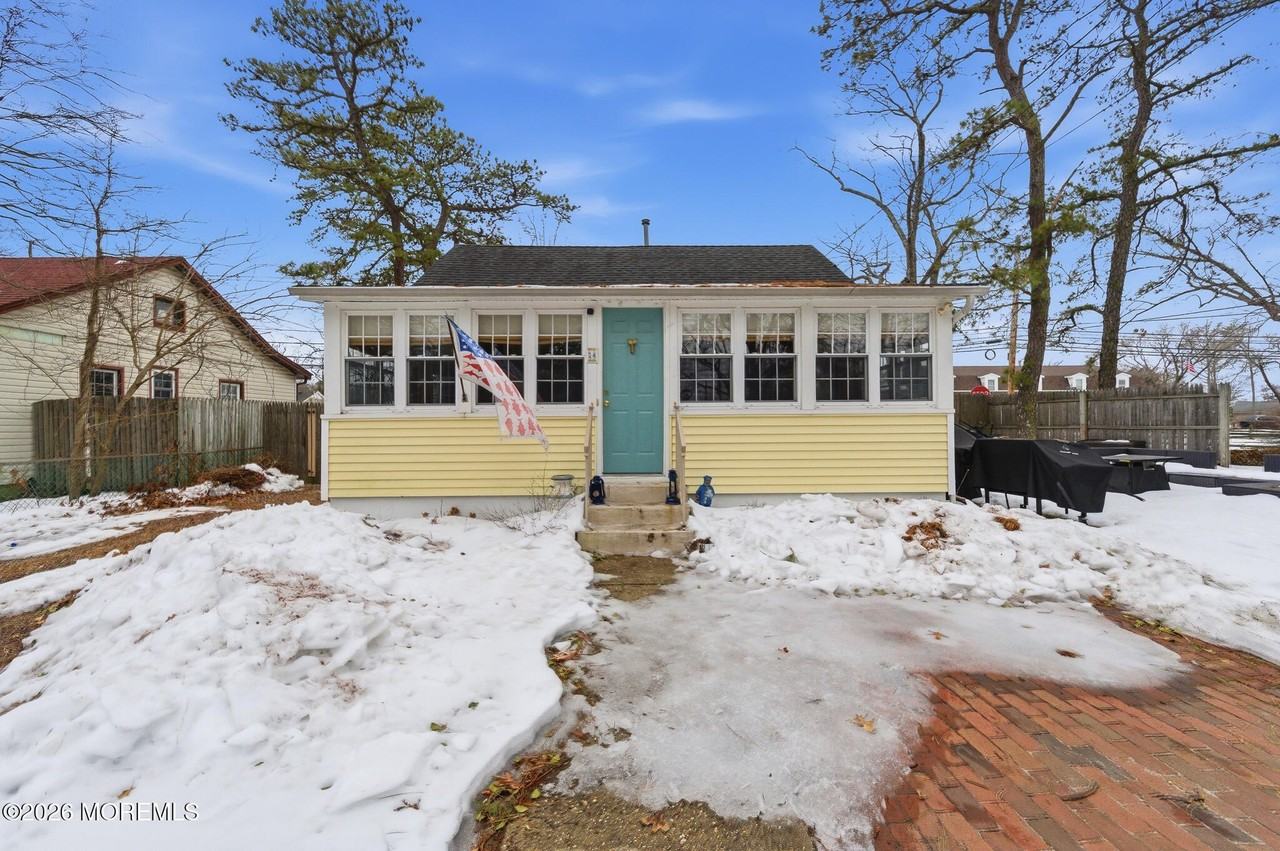 14 Sunset Rd - Photo 2 of 34