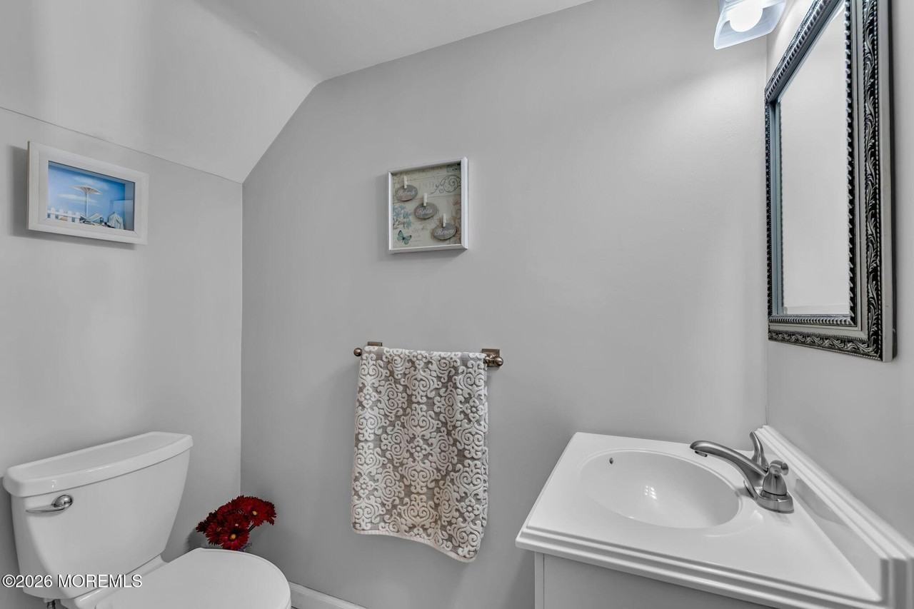 390 Crawford St - Photo 6 of 12