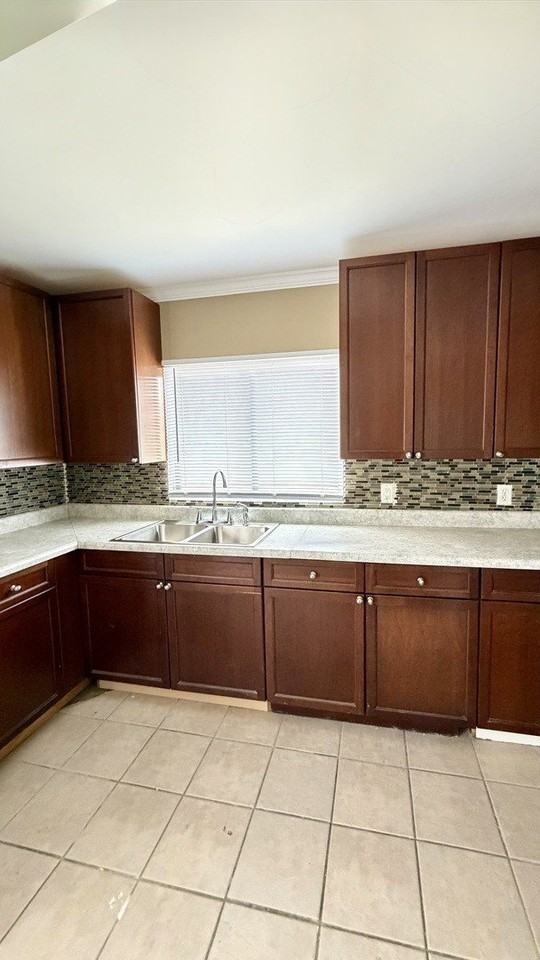 927 Westshire Dr - Photo 3 of 8