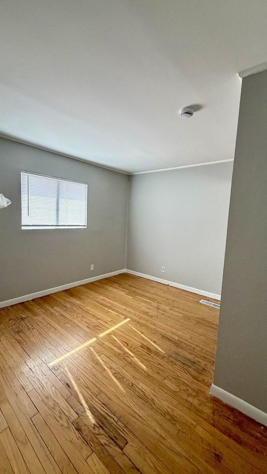 927 Westshire Dr - Photo 5 of 8