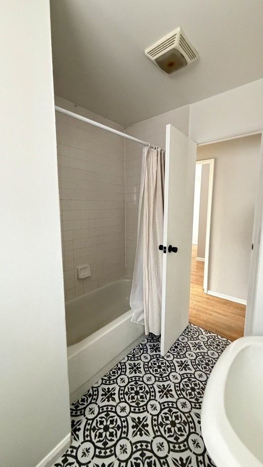 927 Westshire Dr - Photo 6 of 8