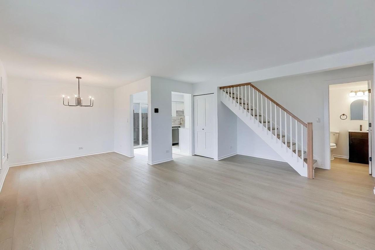 1834 Jamestown Cir - Photo 3 of 22