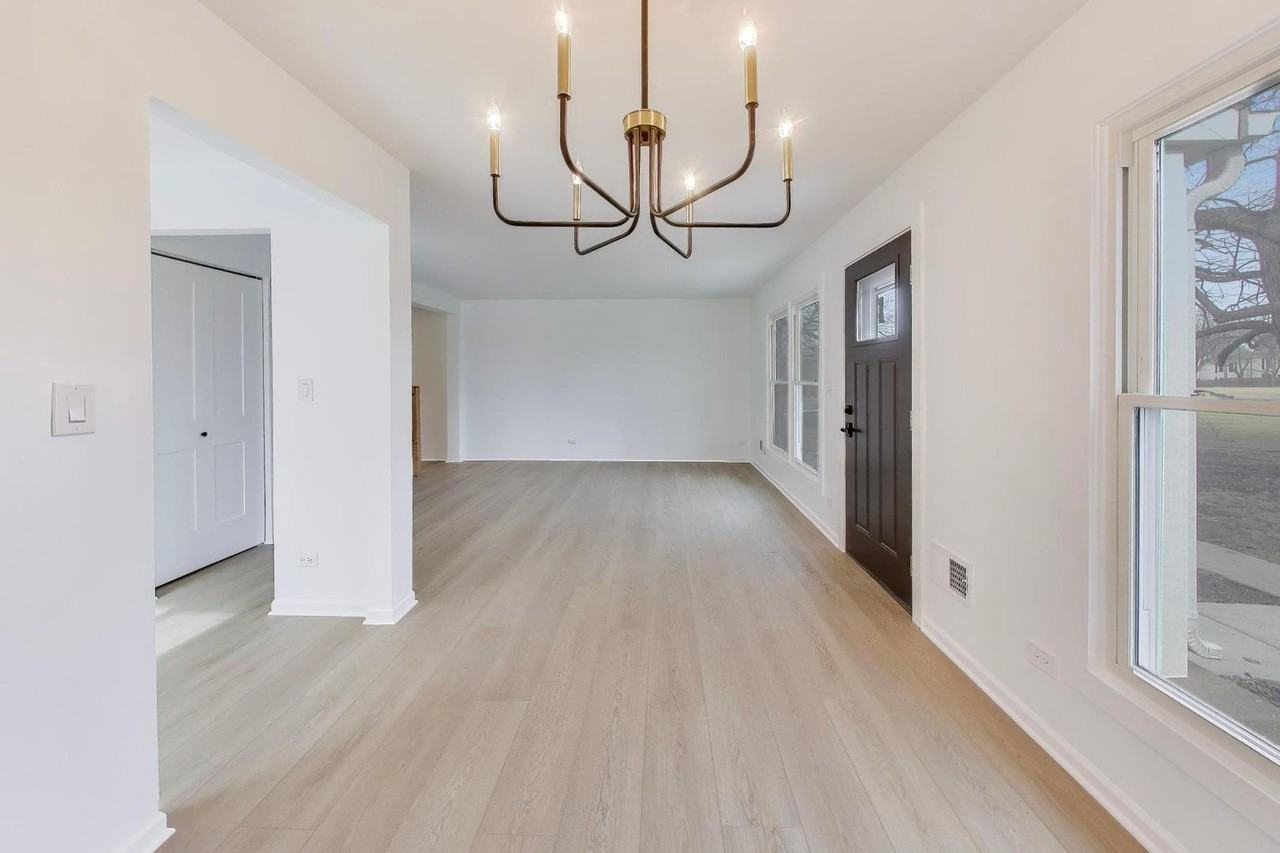 1834 Jamestown Cir - Photo 6 of 22