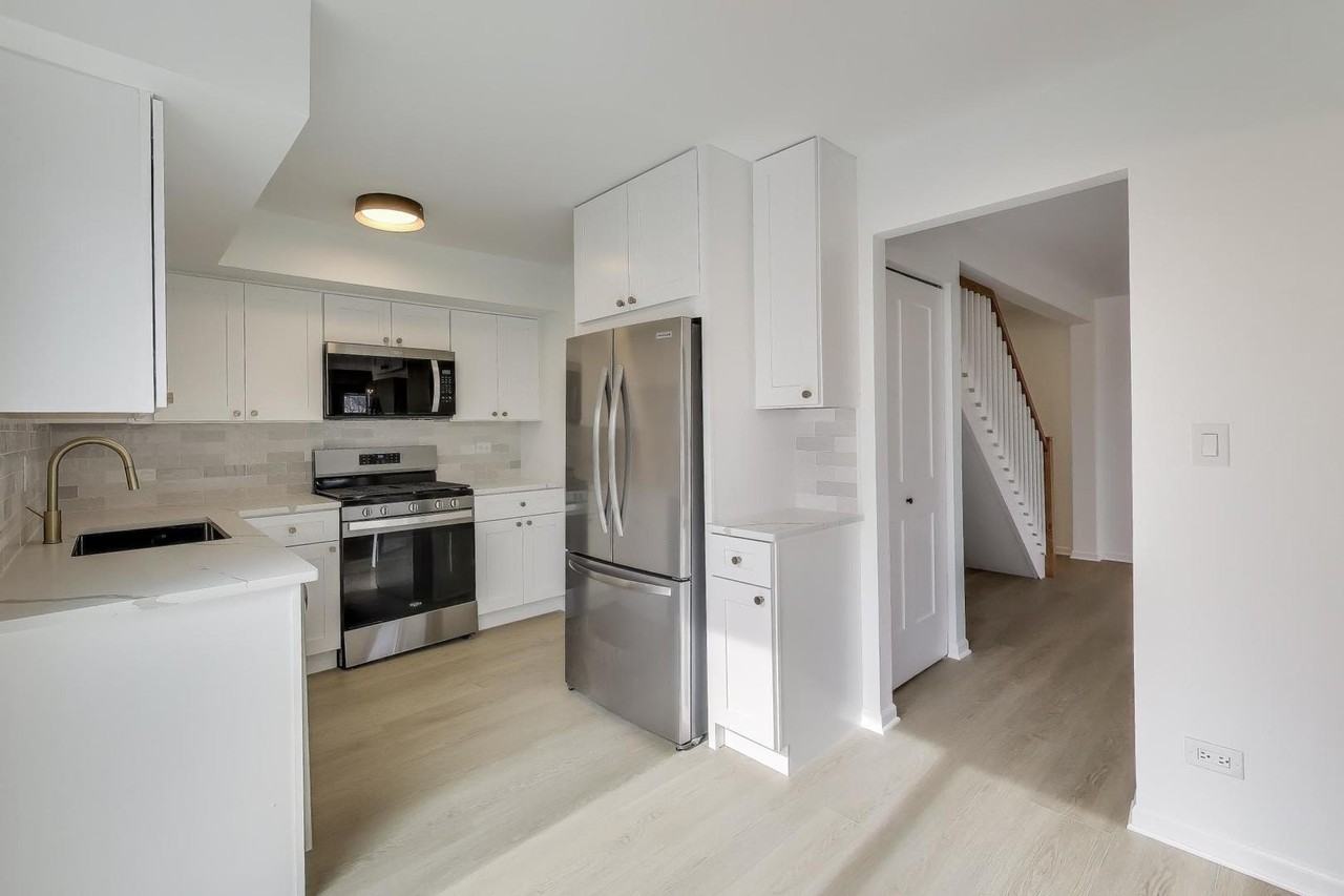 1834 Jamestown Cir - Photo 7 of 22