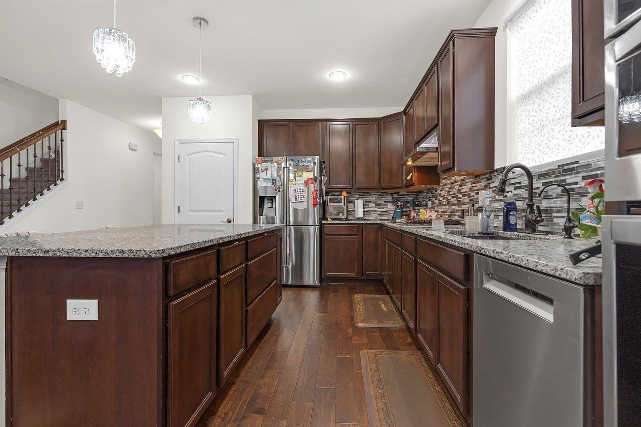 61 Pacific Ave - Photo 3 of 22