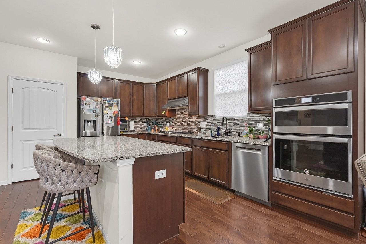 61 Pacific Ave - Photo 4 of 22