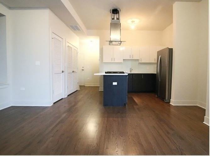 1418 W Addison St Apt 201 #201 - Photo 2 of 6