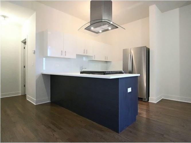 1418 W Addison St Apt 201 #201 - Photo 3 of 6