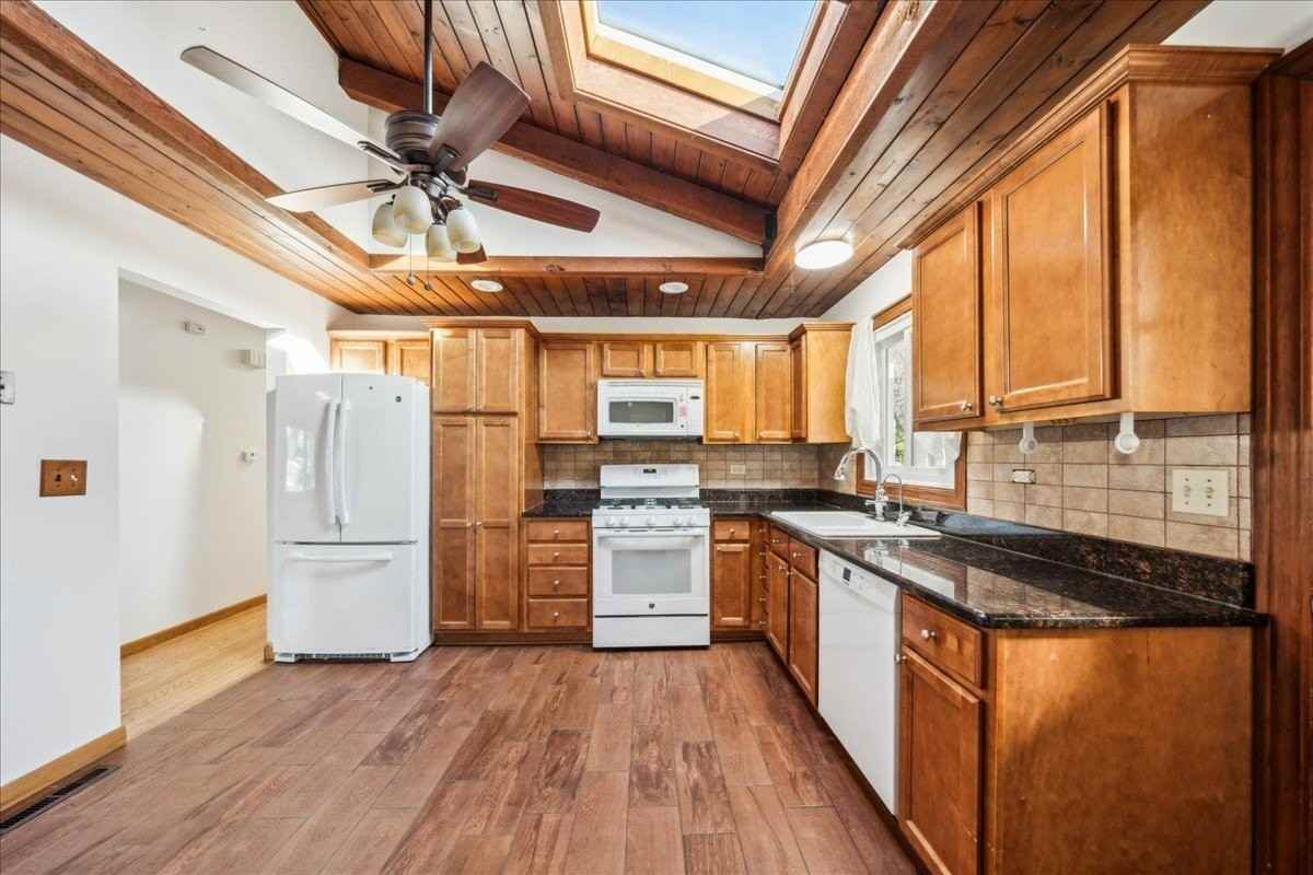 221 58th St - Photo 6 of 18