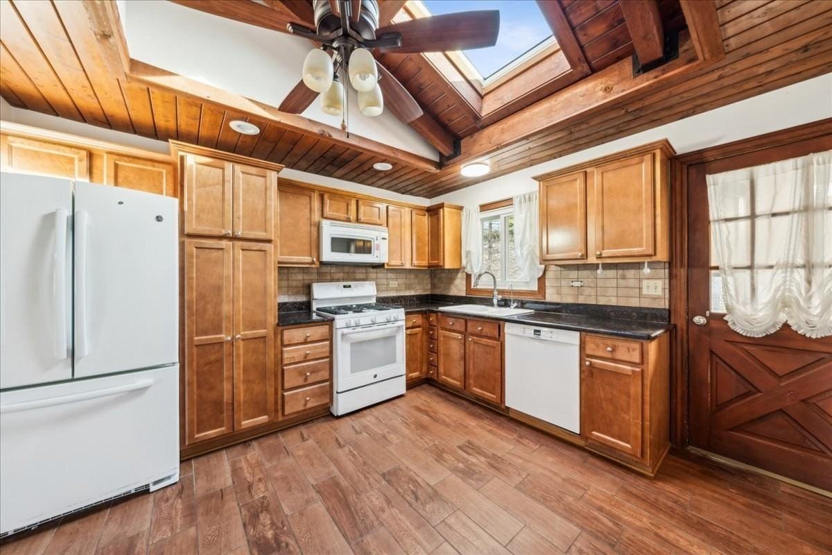 221 58th St - Photo 7 of 18