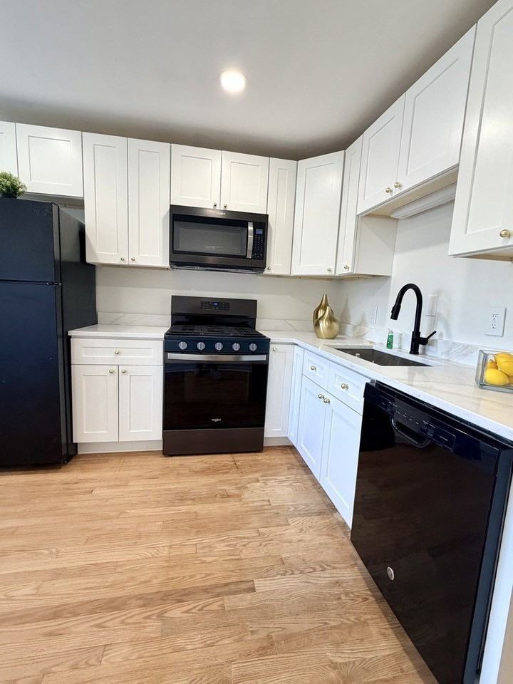 2308 Oakton St Apt 2 #2 - Photo 5 of 17