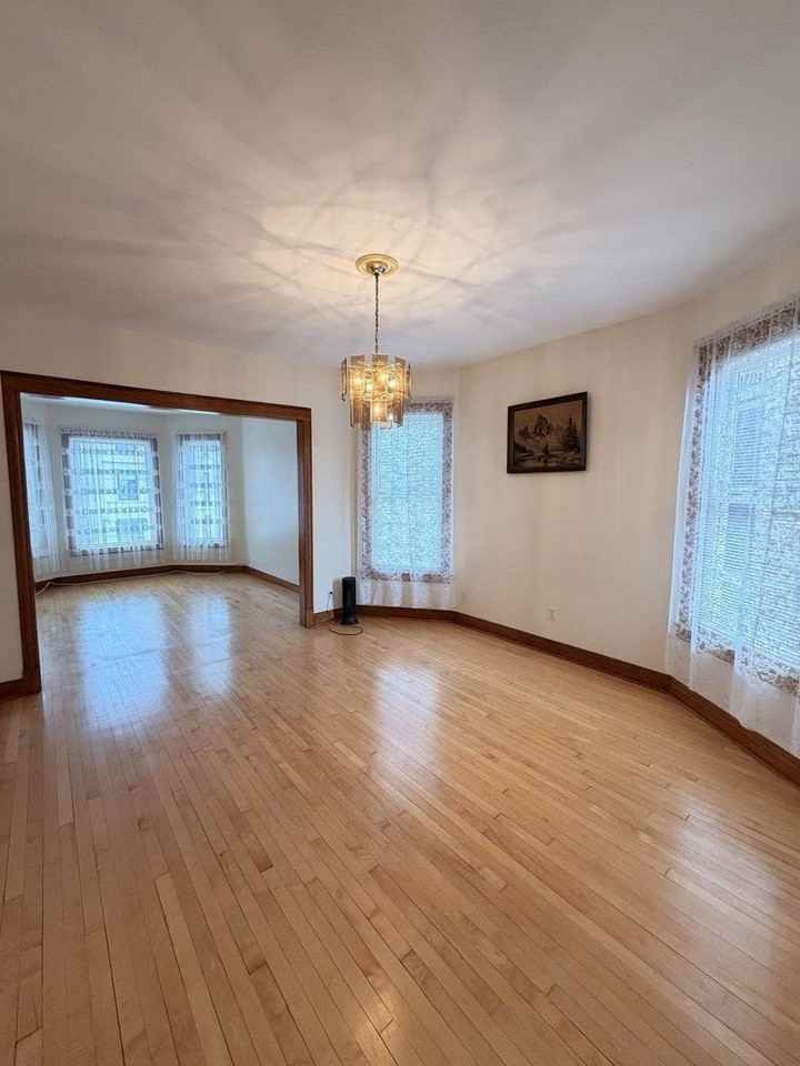 2613 W Walton St - Photo 4 of 12