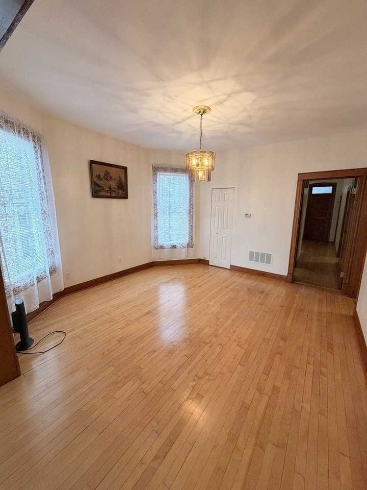 2613 W Walton St - Photo 5 of 12