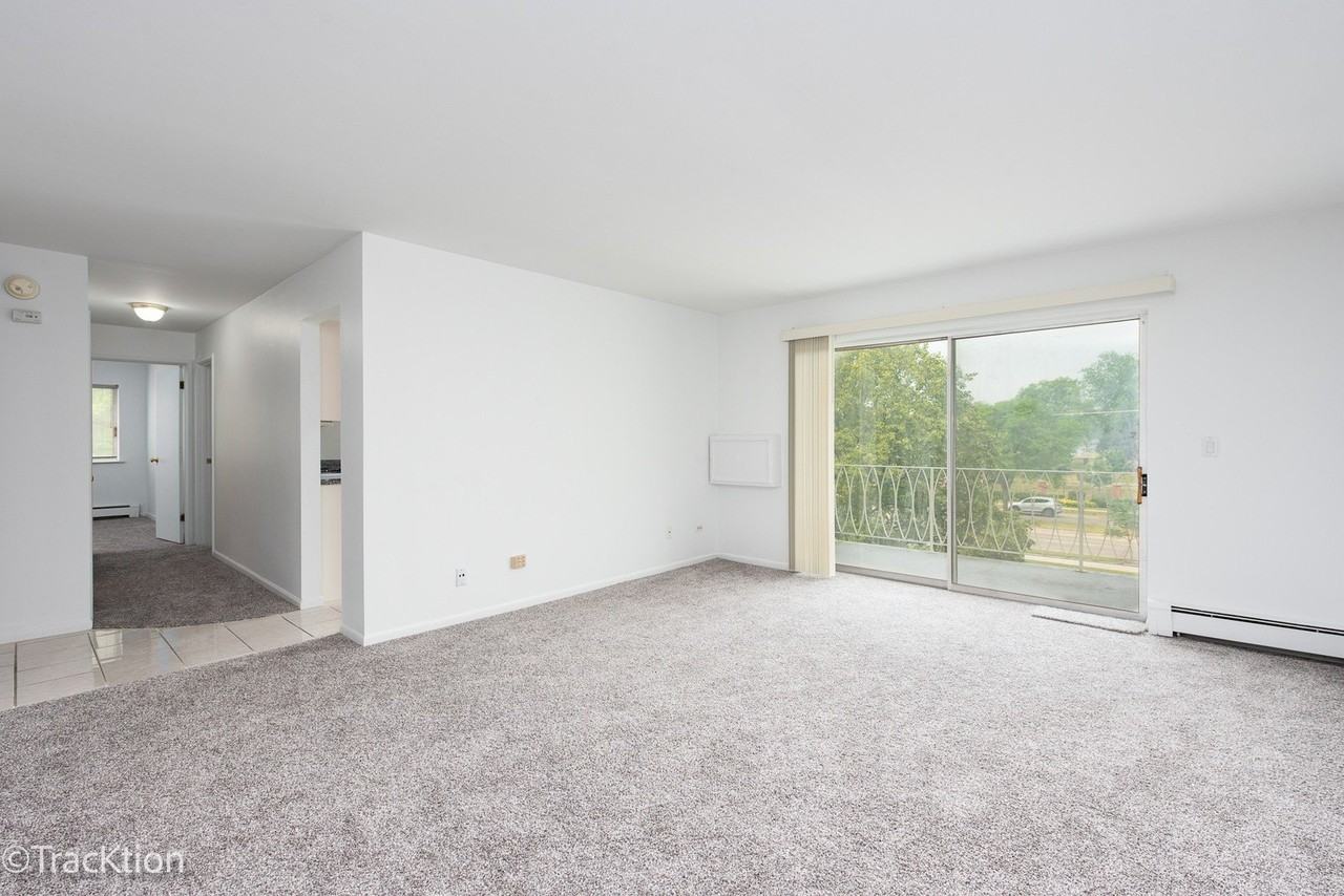 1301 S Finley Rd Apt 311 #311 - Photo 3 of 10