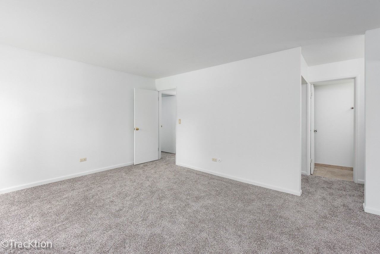 1301 S Finley Rd Apt 311 #311 - Photo 4 of 10