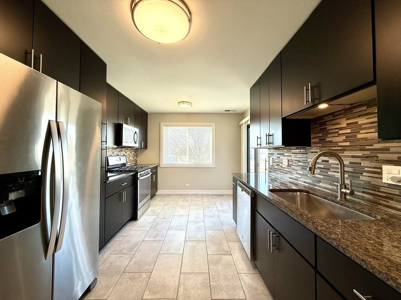 298 Maplewood Ct Apt D2 #D2 - Photo 2 of 26