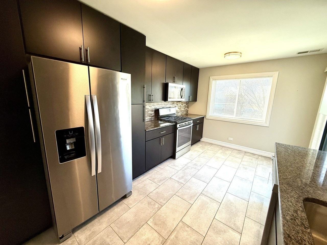 298 Maplewood Ct Apt D2 #D2 - Photo 4 of 26