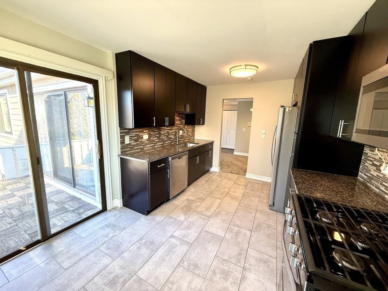 298 Maplewood Ct Apt D2 #D2 - Photo 5 of 26