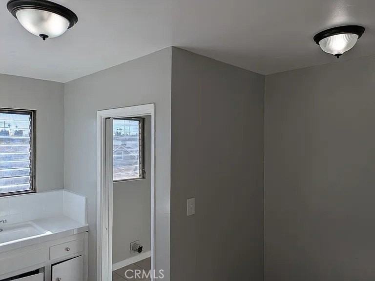 5847 Denver Ave #4 - Photo 3 of 8