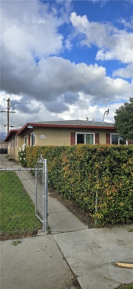 1095 E Nocta St #C - Photo 2 of 30