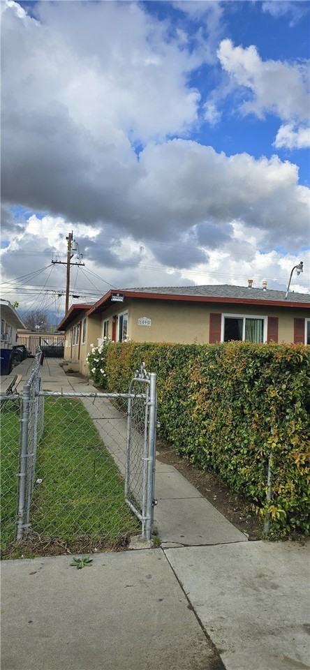 1095 E Nocta St #C - Photo 3 of 30