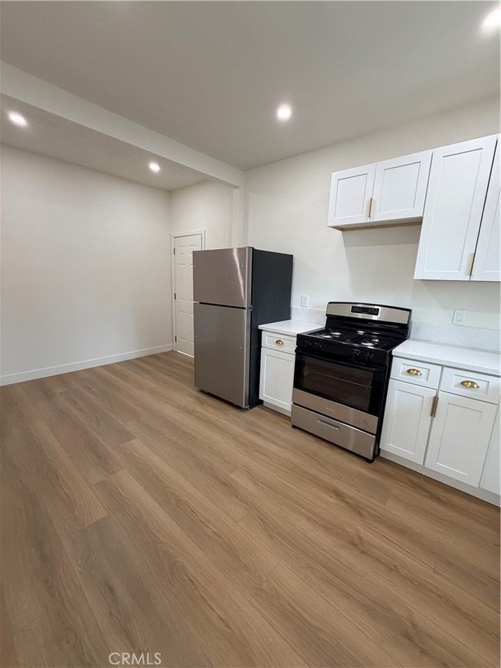 412 W C St - Photo 4 of 15