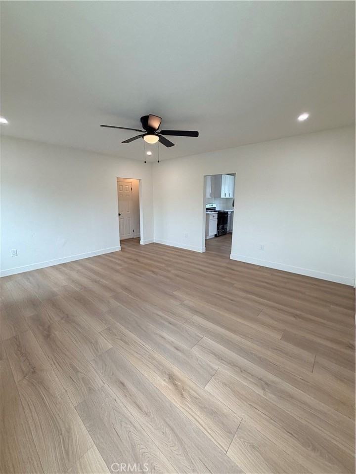 414 W C St - Photo 5 of 10