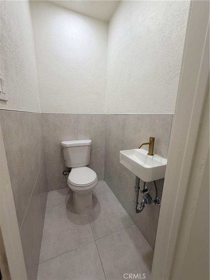 414 W C St - Photo 7 of 10