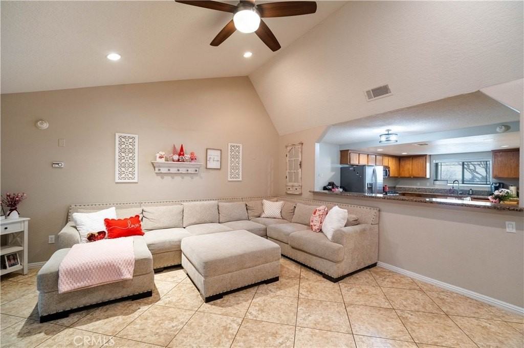 10438 10th Ave - Photo 5 of 22