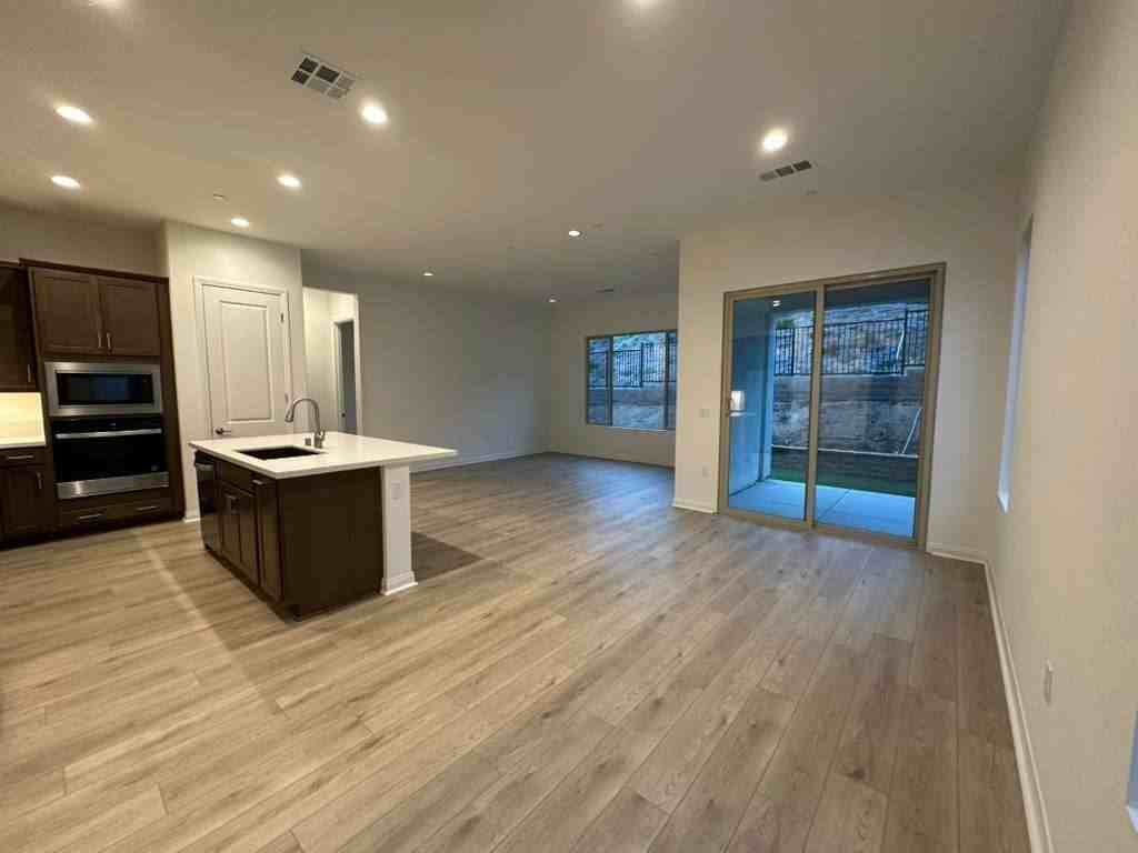 11920 Shadeland Dr - Photo 4 of 20