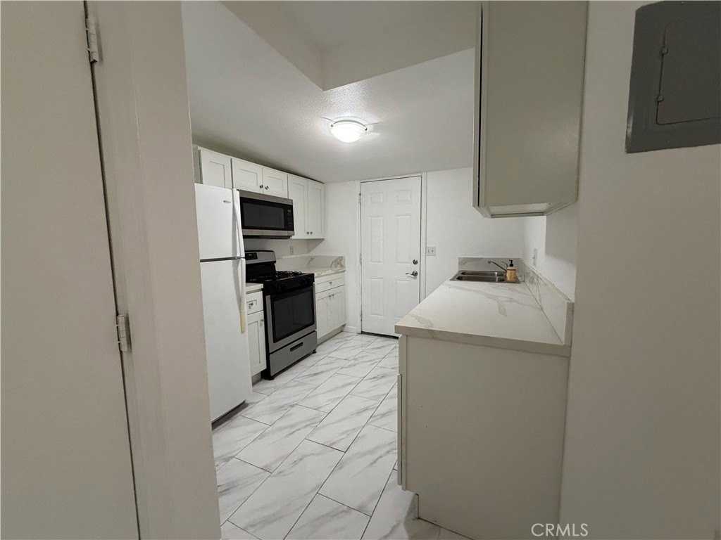 9395 Mission Blvd #D - Photo 5 of 14