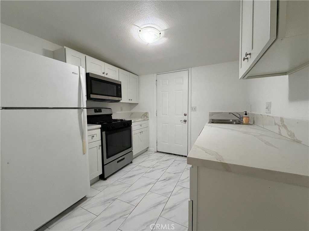 9395 Mission Blvd #D - Photo 6 of 14