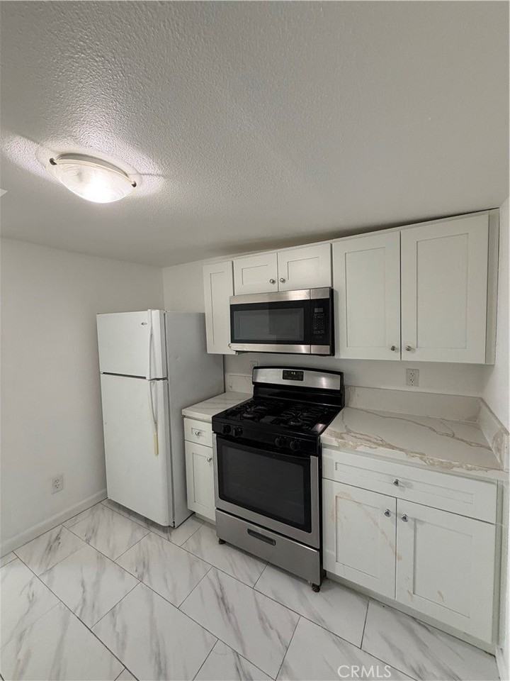 9395 Mission Blvd #D - Photo 7 of 14