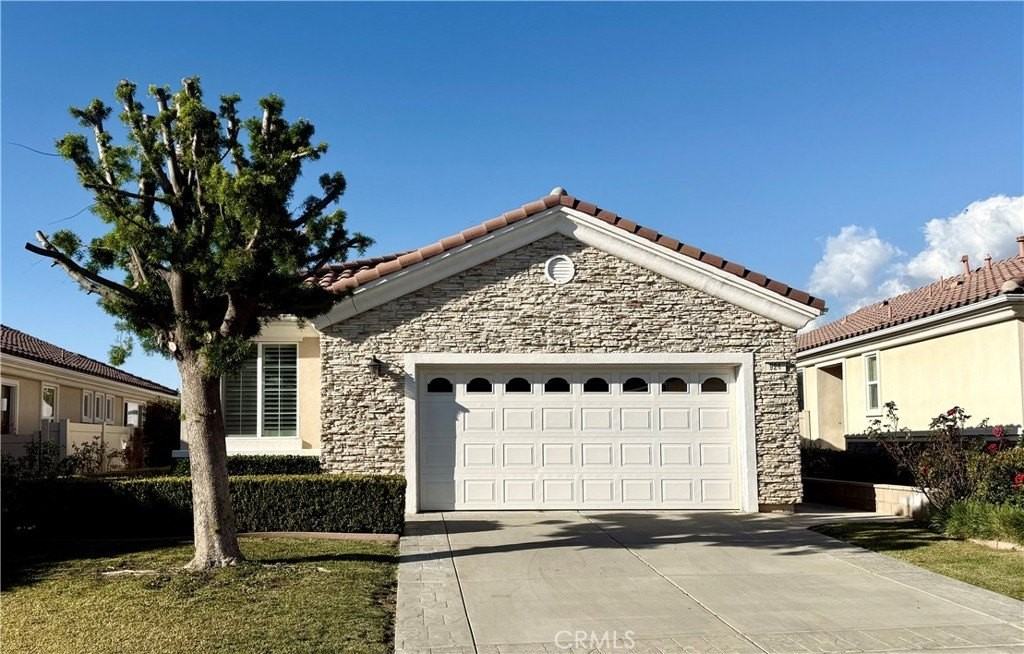 924 Essex Rd - Photo 2 of 35