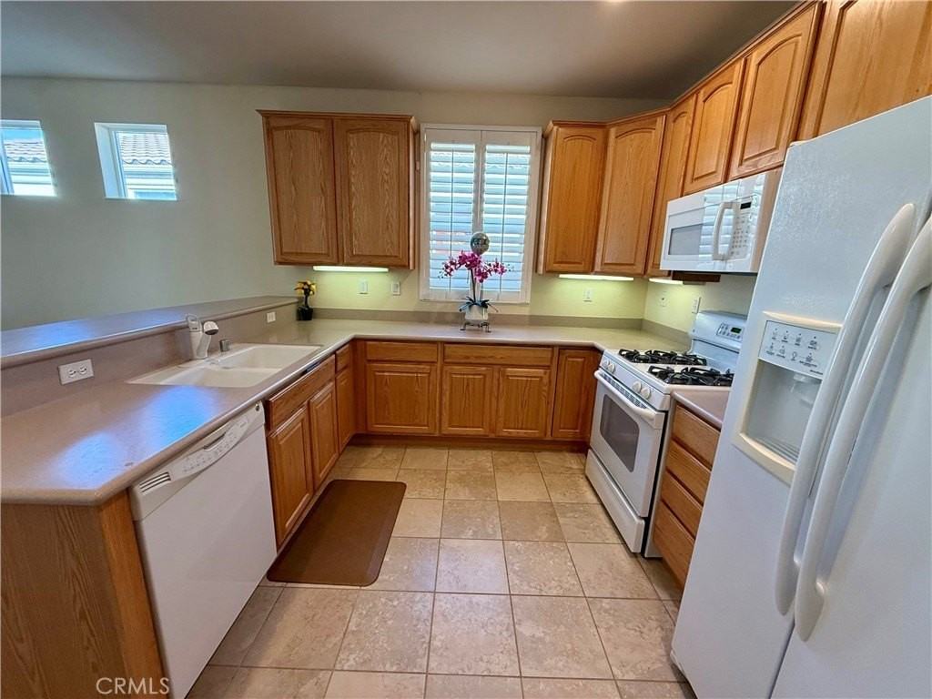 924 Essex Rd - Photo 3 of 35