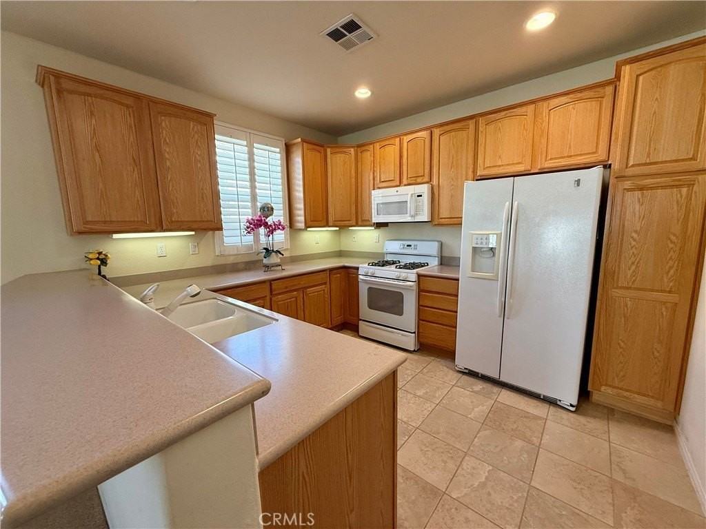 924 Essex Rd - Photo 5 of 35