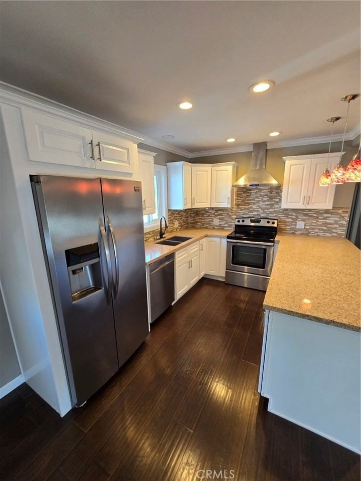 1525 E 2nd St - Photo 3 of 13