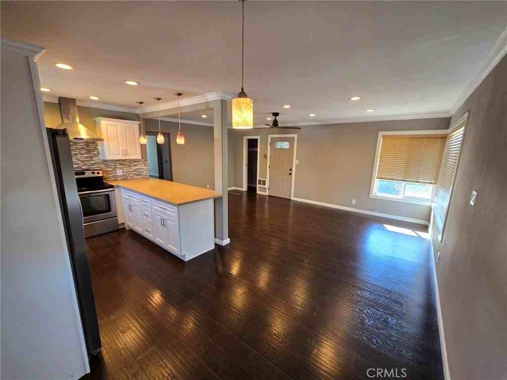 1525 E 2nd St - Photo 4 of 13