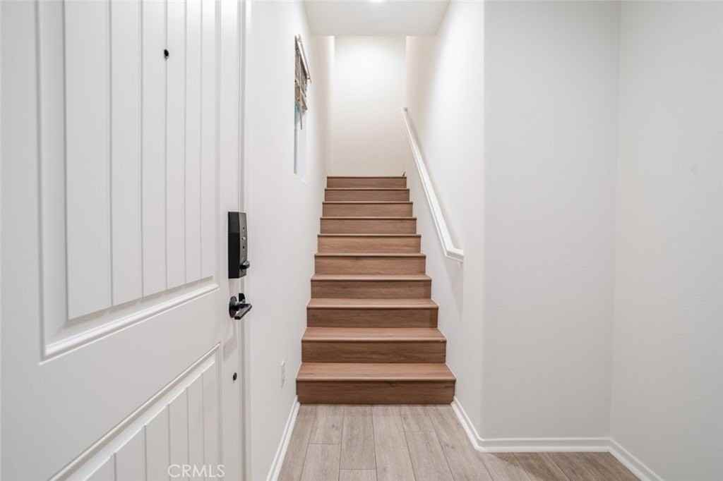 863 Iris Way #B - Photo 4 of 29