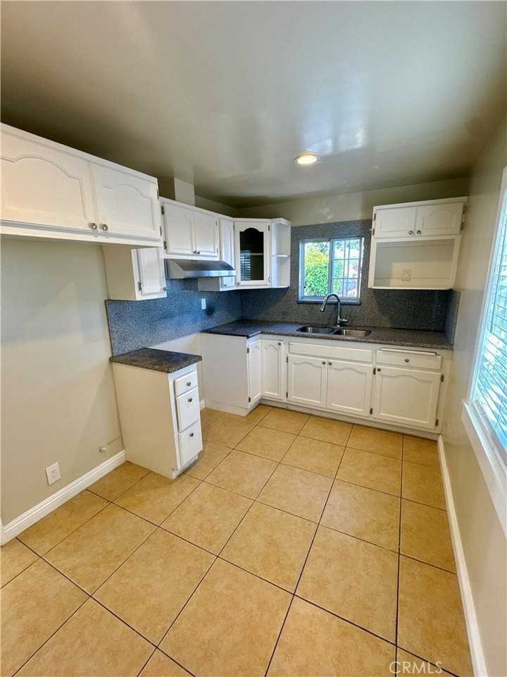 3528 W 59th Pl - Photo 5 of 8