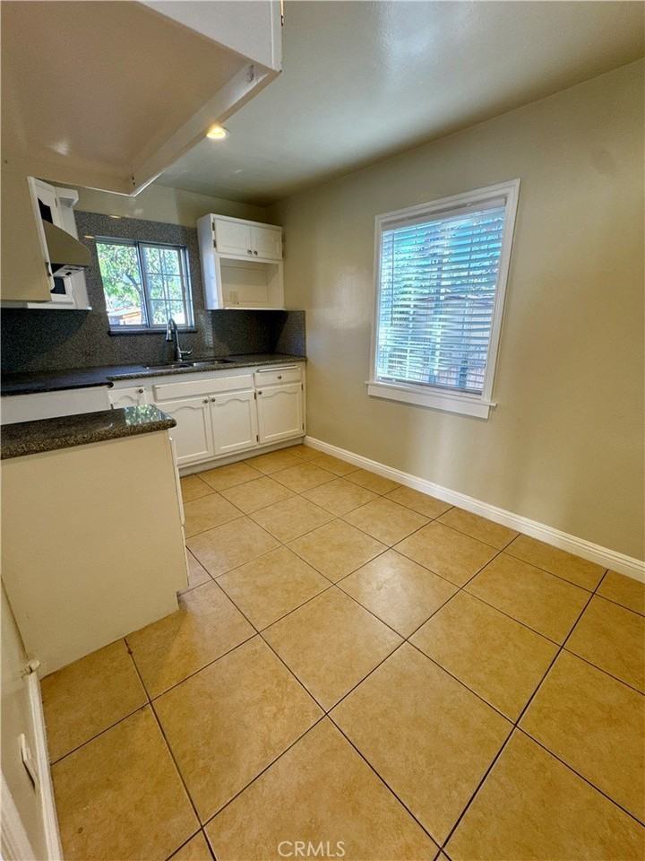 3528 W 59th Pl - Photo 6 of 8