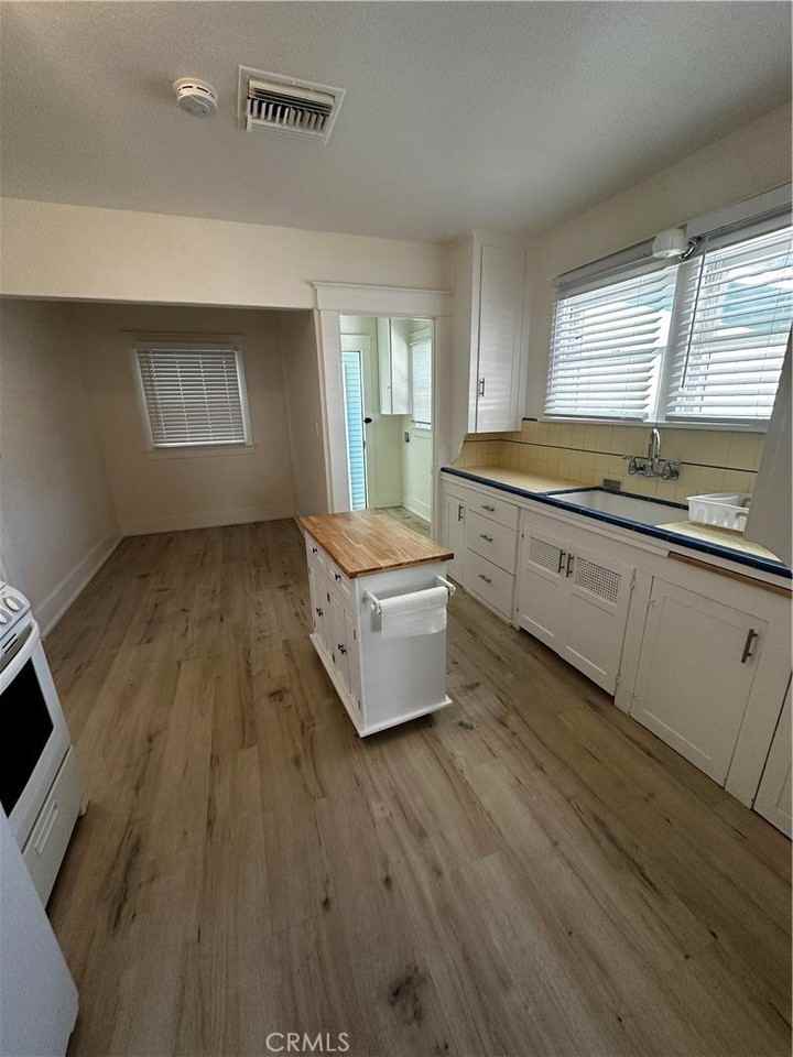 3455 Locust St - Photo 3 of 8