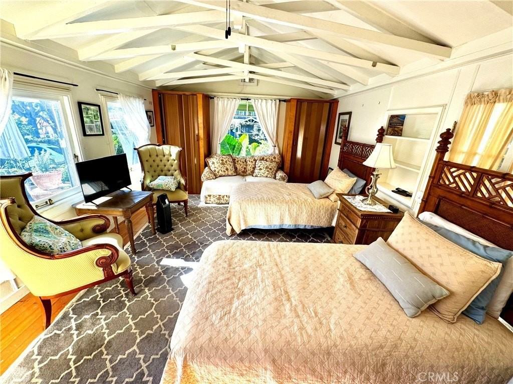 455 Myrtle St - Photo 3 of 9