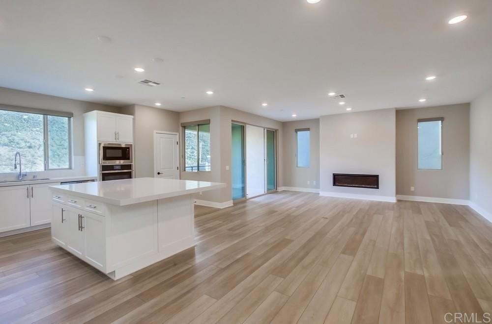 15851 Wenzel Ct - Photo 3 of 34