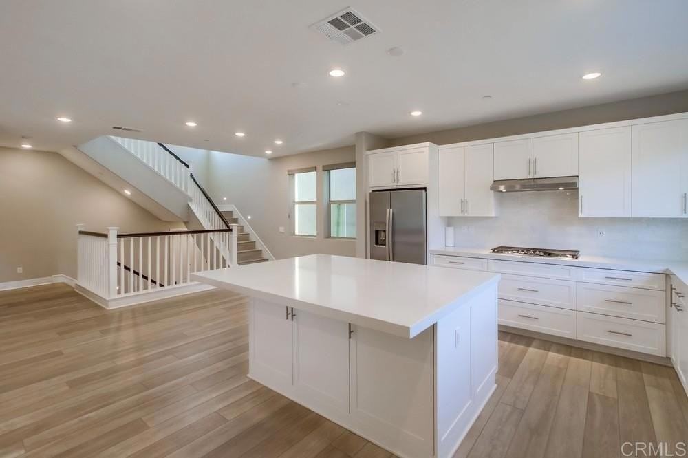 15851 Wenzel Ct - Photo 5 of 34