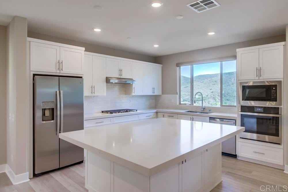 15851 Wenzel Ct - Photo 6 of 34